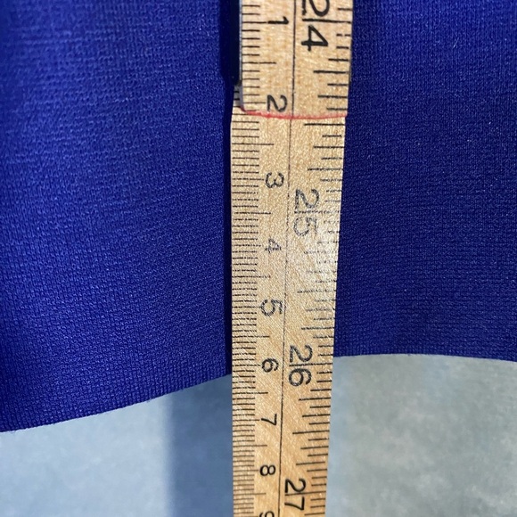 Ann Taylor Sleeveless Solid Blue Top Minimalist Style Simple Elegance - Picture 6 of 7